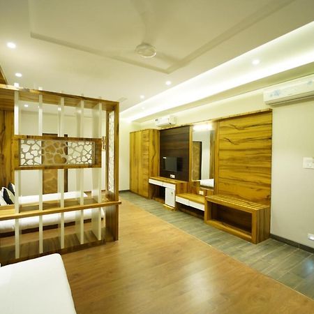 Hotel The Royal Inn Baramati ภายนอก รูปภาพ