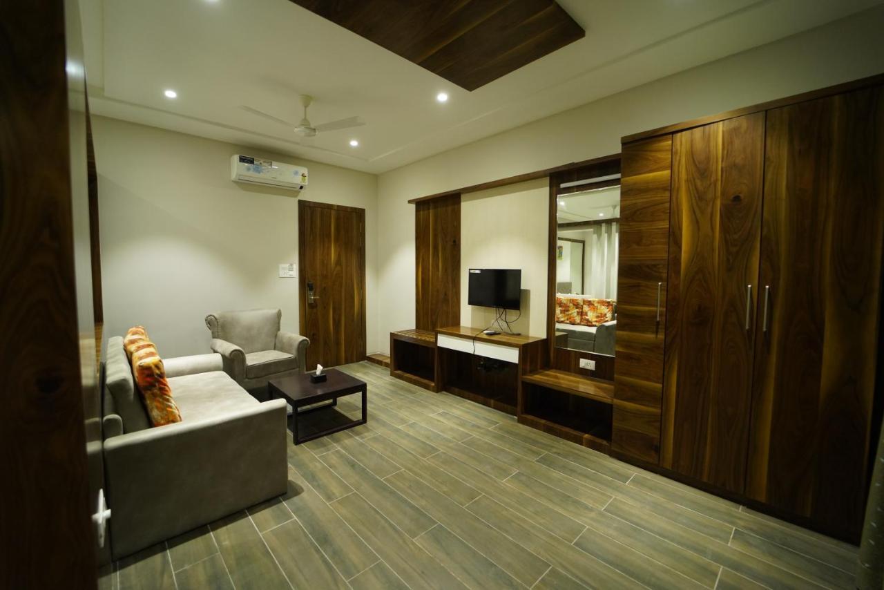 Hotel The Royal Inn Baramati ภายนอก รูปภาพ