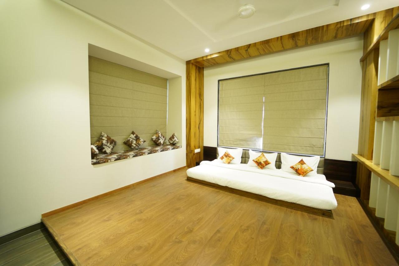 Hotel The Royal Inn Baramati ภายนอก รูปภาพ