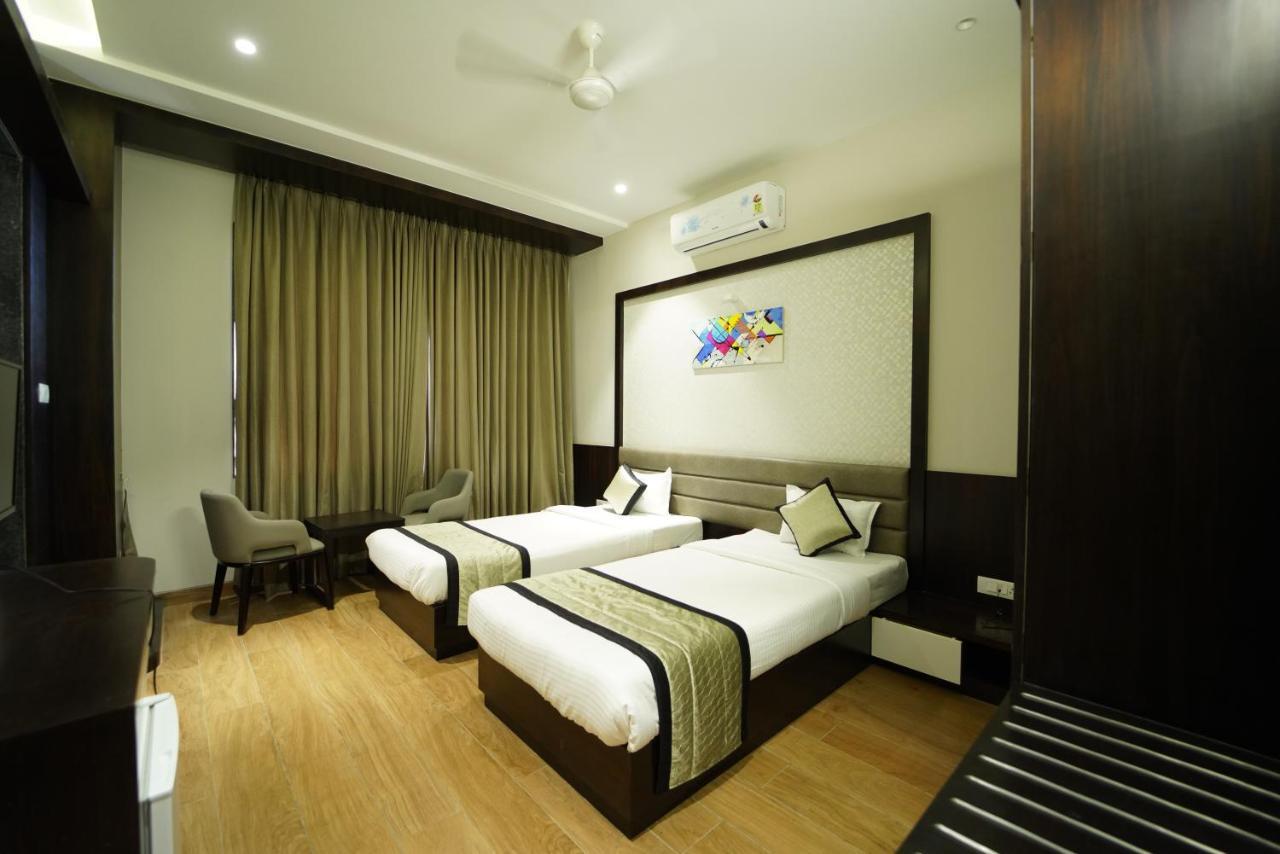 Hotel The Royal Inn Baramati ภายนอก รูปภาพ