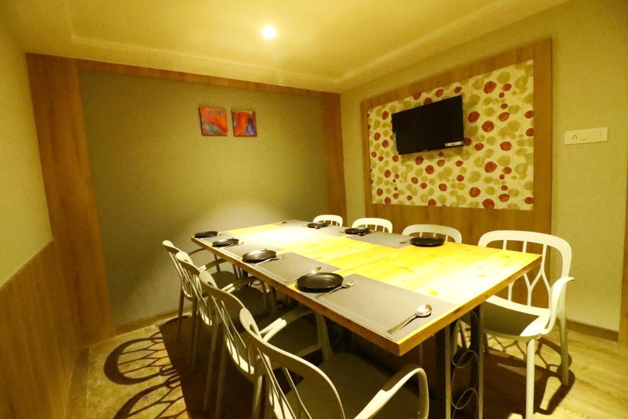 Hotel The Royal Inn Baramati ภายนอก รูปภาพ