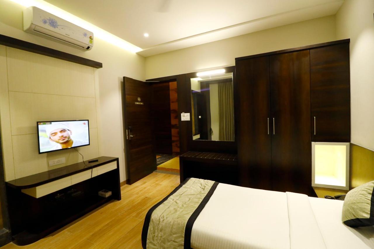 Hotel The Royal Inn Baramati ภายนอก รูปภาพ
