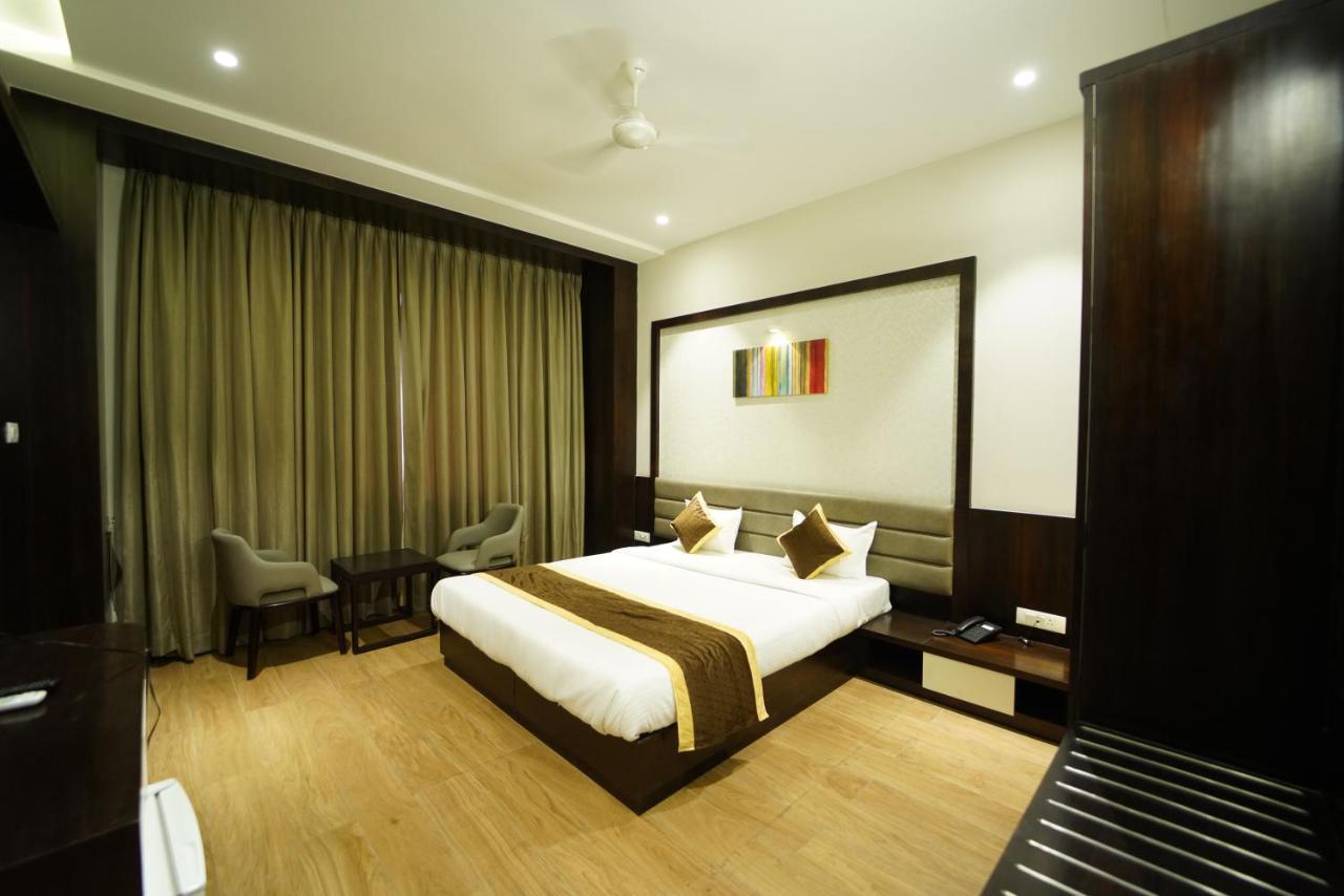 Hotel The Royal Inn Baramati ภายนอก รูปภาพ