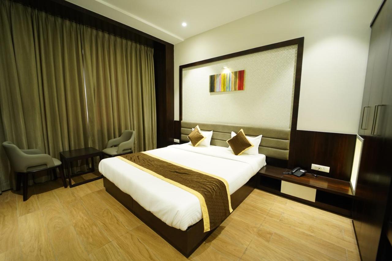 Hotel The Royal Inn Baramati ภายนอก รูปภาพ