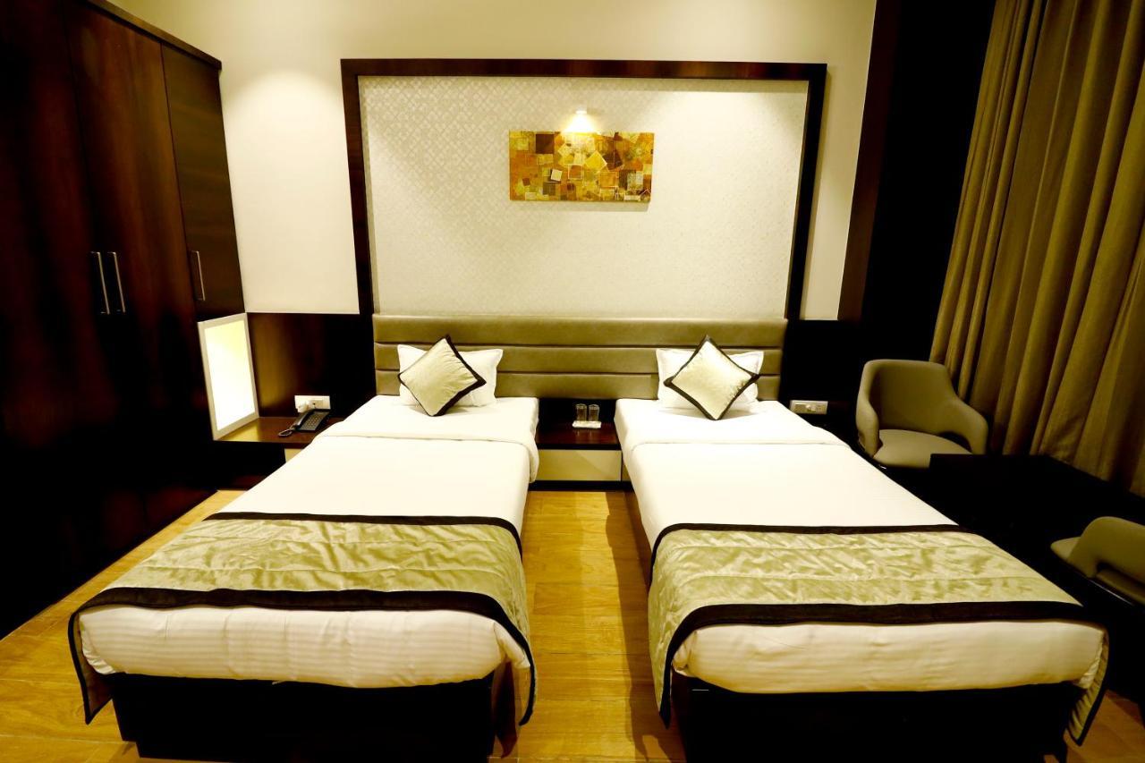 Hotel The Royal Inn Baramati ภายนอก รูปภาพ