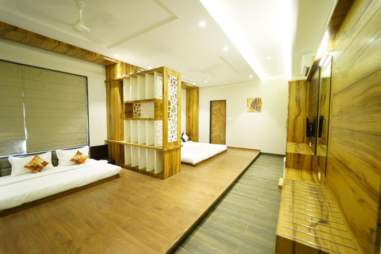 Hotel The Royal Inn Baramati ภายนอก รูปภาพ