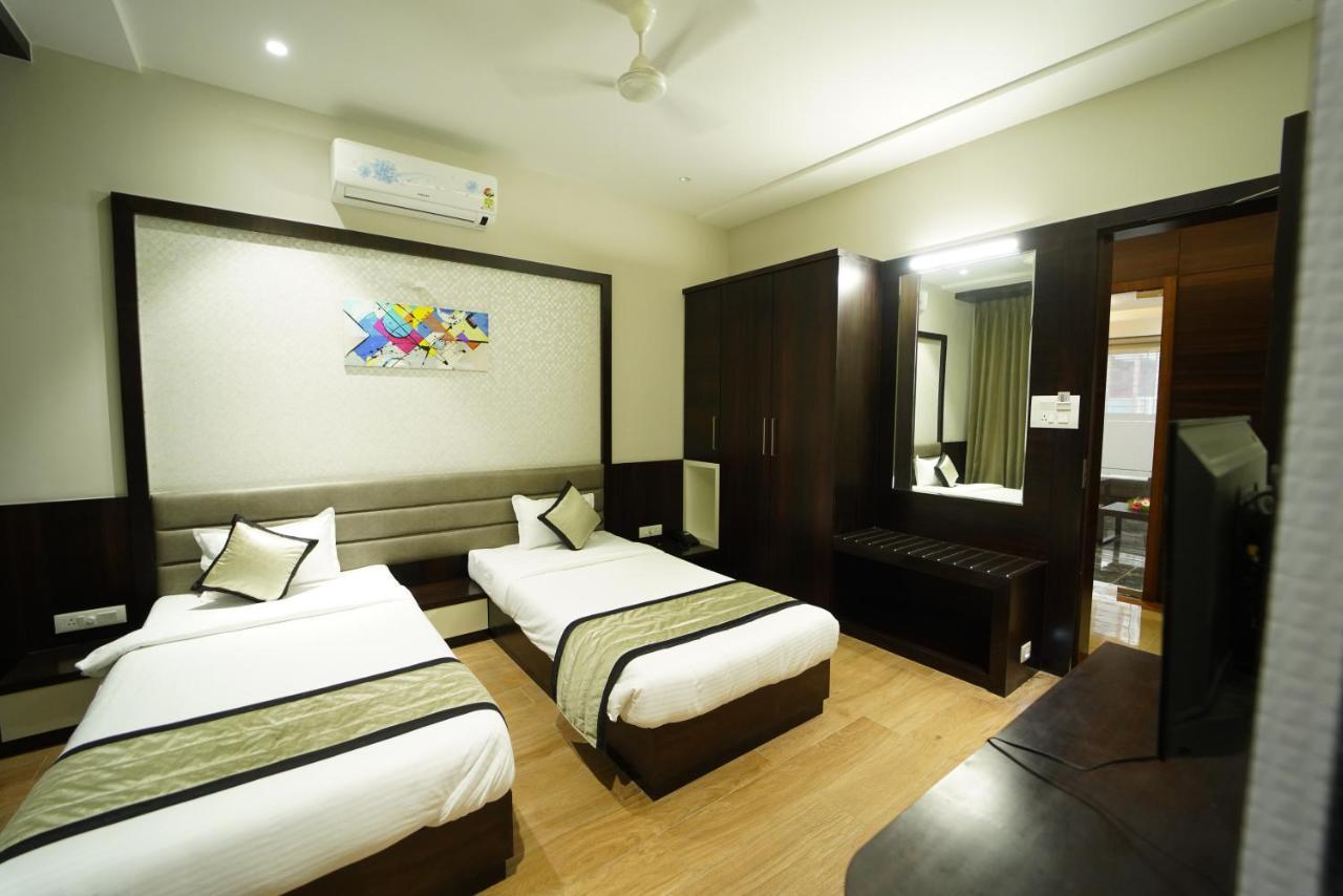 Hotel The Royal Inn Baramati ภายนอก รูปภาพ